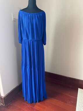 Premier Off-Shoulder Pleated Maxi Dress in Cobalt Blue